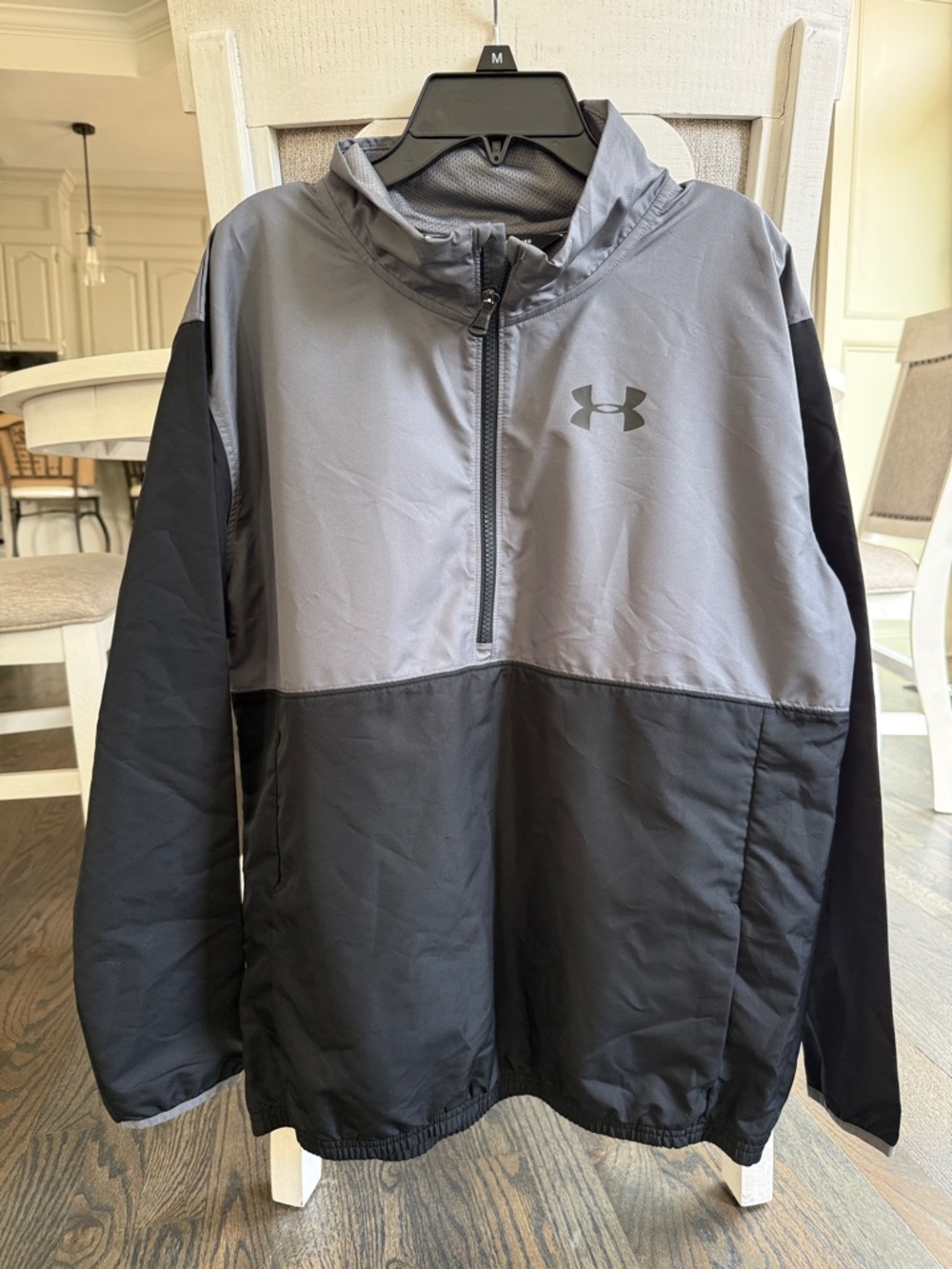 Under Armour YOUTH Gray & Black Hooded Windbreaker YXL